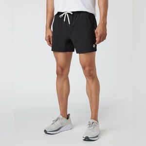 Vuori Kore Short Lined 5” Inseam in Black Size XXL